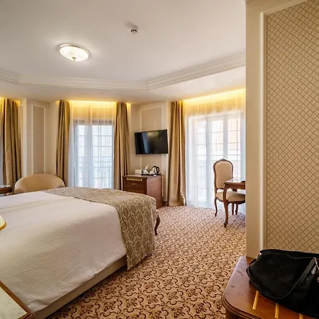 Hotel Garden: Excellence-awarded Five-star Urban Retreat