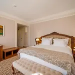 Hotel Garden - Certificate Of Excellence 10 Five-stars For 2024 Awarded By Htif Plovdiv