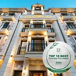 Garden: Excellence-awarded Five-star Urban Retreat
