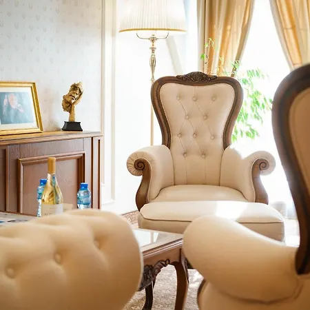 Hotel Garden - Certificate Of Excellence 10 Five-stars For 2024 Awarded By Htif