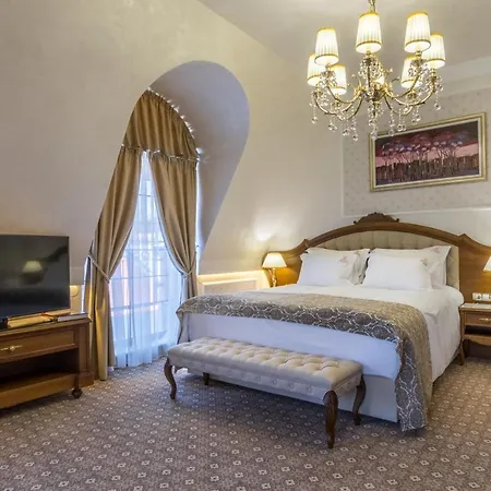 Hotel Garden: Excellence-awarded Five-star Urban Retreat