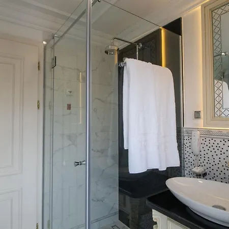 Hotel Garden - Certificate Of Excellence 10 Five-stars For 2024 Awarded By Htif 5*