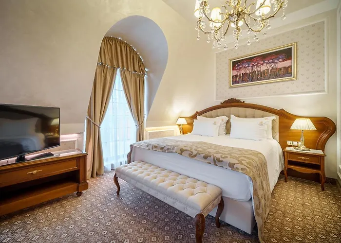 Garden - Certificate Of Excellence 10 Five-stars For 2024 Awarded By Htif Hotell 5*