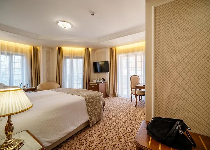 Hotel Garden - Certificate Of Excellence 10 Five-stars For 2024 Awarded By Htif