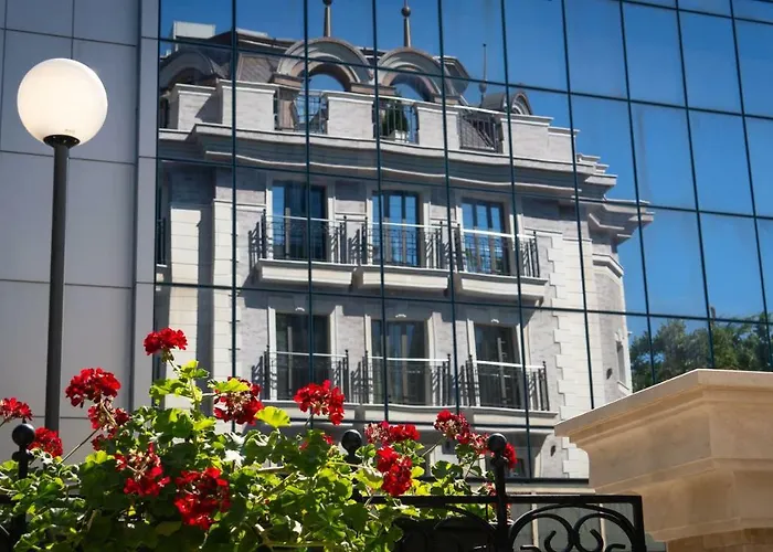 Hotel Garden - Certificate Of Excellence 10 Five-stars For 2024 Awarded By Htif 5*